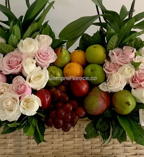 arreglos-con-rosas-blancas-rosas-con-frutas-cali