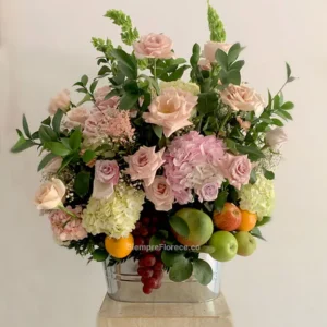 arreglo-con-frutas-de-hortensias-rosas-cali-colombia