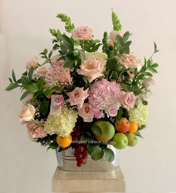 arreglo-con-frutas-de-hortensias-rosas-cali-colombia