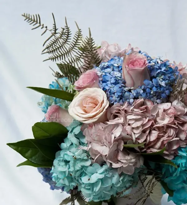 arreglo de flores con hortensias azules verdes cali