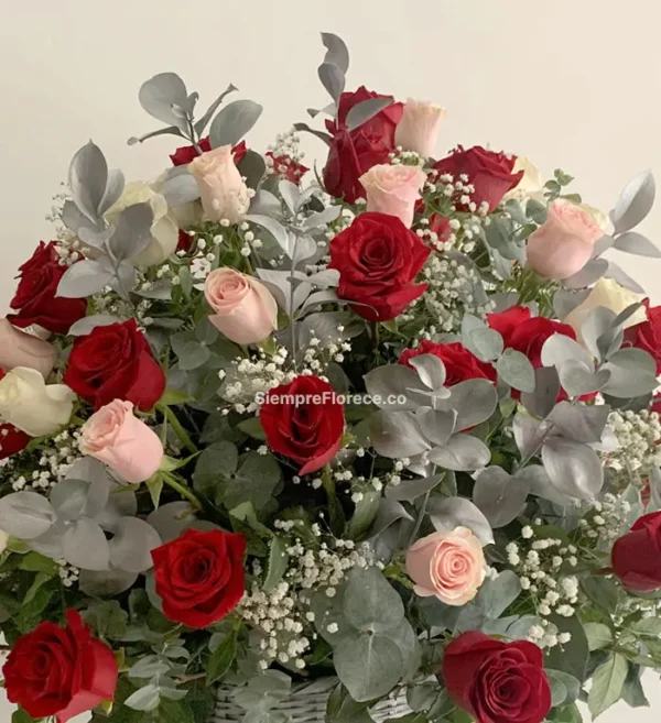 arreglo de flores con rosas rosadas y rojas santiago de cali