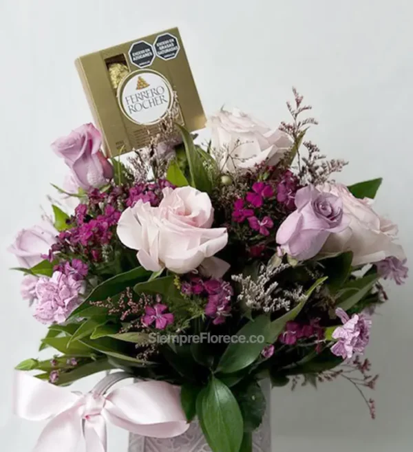 arreglo floral con rosas y chocolates ferrero cali colombia