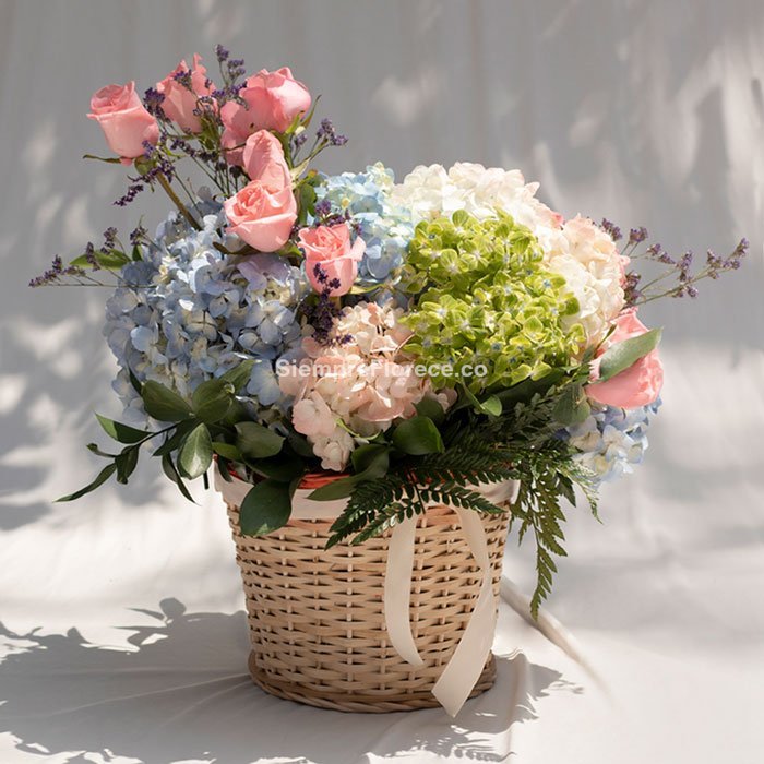 arreglo-floral-con-hortensias-y-rosas-de-la-mejor-floristeria-en-cali